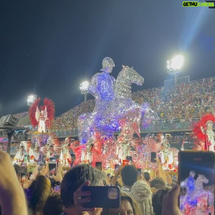 Lourenço Ortigão - 50K Likes - Carnaval no Rio há precisamente um ano 😍 voltava já!