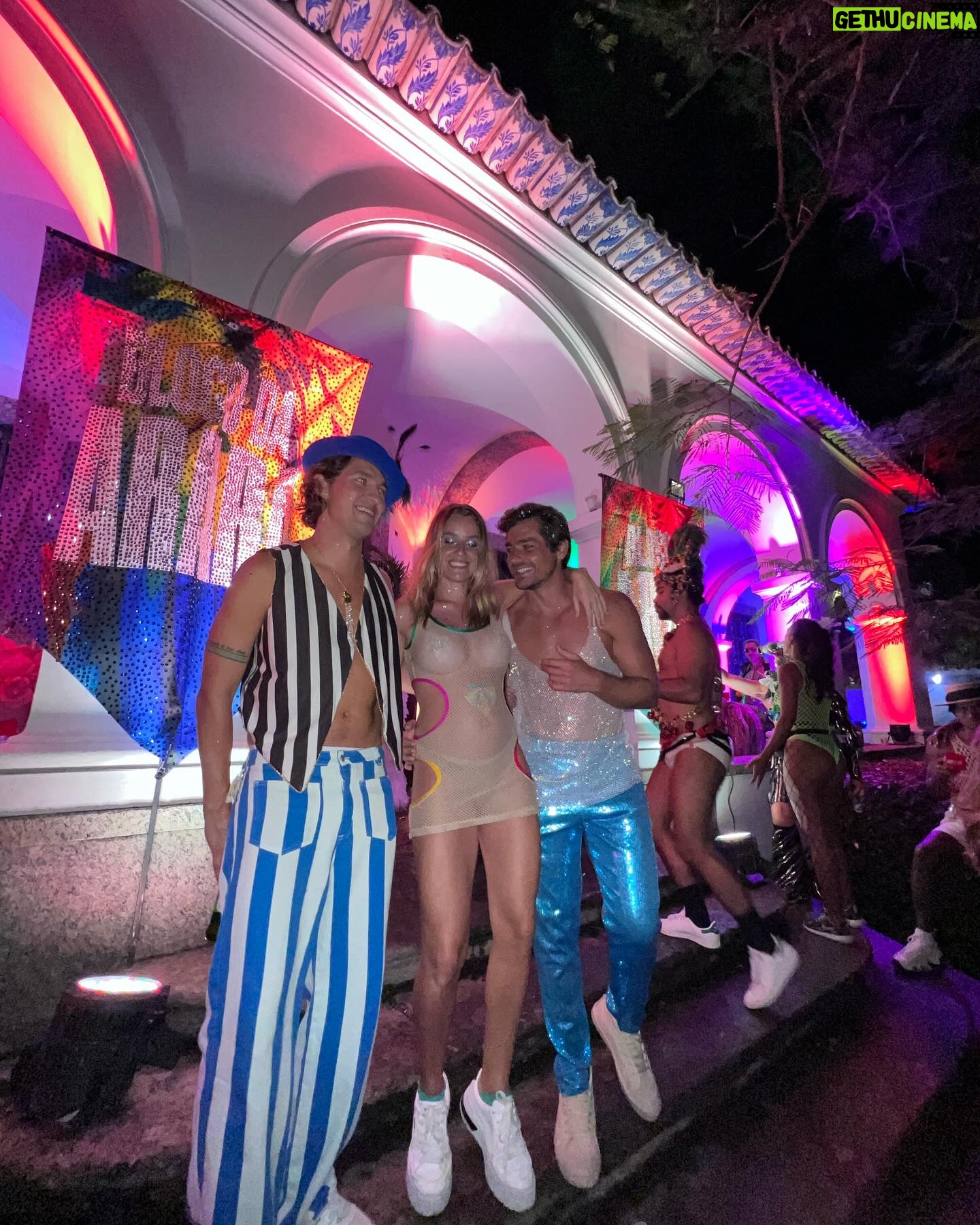 Lourenço Ortigão - 50K Likes - Carnaval no Rio há precisamente um ano 😍 voltava já!