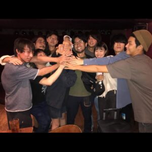 Lovely Summer-chan Instagram - 2016年から毎夏大好評を頂いておりますLOVELY SUMMER SONIC、今年も開催が決定！！！！
8年目の今年は初めて大阪でも開催！絶対めちゃくちゃ楽しませるー！チケットや諸々詳細はストーリーのハイライトからお願いします！

可愛すぎフライヤーはWang Dang Doodleのカホリちゃん！　@kahorintaroo マジありがとう！

以下お気持ち表明
ホームページ更新したりしてて思ったんだけどもう8年目なんだね〜
2016年にふざけた名前でノリで始めたイベントが毎年開催になり、毎年ソールドし、毎年規模も大きくなり、おかげさますぎる。。。
初回はWWWだった。スピードスターからメジャーデビューするって発表したんだっけね、、、重大発表があります！って言ったとき、あまりの腹の出方に妊娠と結婚のお知らせかと思われ、お客さんがザワついた回だった。。。この日撮った写真実家のリビングに鎮座してんだよねえ

8年て長すぎるし8回て多いね　みんな8年間どう過ごしてましたか〜8年皆勤してくれてる人も、今まで一回でも来てくれた人も、8年おいらと演奏してくれてる人も、今まで一回でもおいらと演奏してくれた人も、歴代スタッフさんもみんなありがとうな〜〜〜

7回やってるけど、今まで、最高じゃなかったラブサマソニがほんとに無い……　毎回ちゃんとめちゃくちゃめちゃくちゃ楽しく音楽最高人生最高お客さん最高って気持ちで終わってる　おいらもおいらのチームも、楽しむ気&楽しませる気満々で挑んできたし、お客さんも楽しみにしてくれてるからだろうね
だから今年も例年通り最高なんだろうなって思ってる！本気で楽しむ楽しませるー！待ってて！

写真は2016〜2022までのラブサマソニの様子