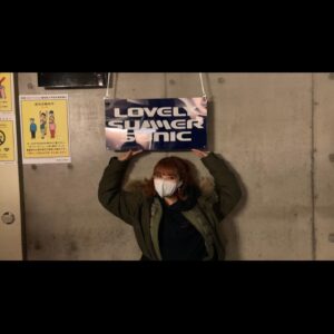 Lovely Summer-chan Instagram - 2016年から毎夏大好評を頂いておりますLOVELY SUMMER SONIC、今年も開催が決定！！！！
8年目の今年は初めて大阪でも開催！絶対めちゃくちゃ楽しませるー！チケットや諸々詳細はストーリーのハイライトからお願いします！

可愛すぎフライヤーはWang Dang Doodleのカホリちゃん！　@kahorintaroo マジありがとう！

以下お気持ち表明
ホームページ更新したりしてて思ったんだけどもう8年目なんだね〜
2016年にふざけた名前でノリで始めたイベントが毎年開催になり、毎年ソールドし、毎年規模も大きくなり、おかげさますぎる。。。
初回はWWWだった。スピードスターからメジャーデビューするって発表したんだっけね、、、重大発表があります！って言ったとき、あまりの腹の出方に妊娠と結婚のお知らせかと思われ、お客さんがザワついた回だった。。。この日撮った写真実家のリビングに鎮座してんだよねえ

8年て長すぎるし8回て多いね　みんな8年間どう過ごしてましたか〜8年皆勤してくれてる人も、今まで一回でも来てくれた人も、8年おいらと演奏してくれてる人も、今まで一回でもおいらと演奏してくれた人も、歴代スタッフさんもみんなありがとうな〜〜〜

7回やってるけど、今まで、最高じゃなかったラブサマソニがほんとに無い……　毎回ちゃんとめちゃくちゃめちゃくちゃ楽しく音楽最高人生最高お客さん最高って気持ちで終わってる　おいらもおいらのチームも、楽しむ気&楽しませる気満々で挑んできたし、お客さんも楽しみにしてくれてるからだろうね
だから今年も例年通り最高なんだろうなって思ってる！本気で楽しむ楽しませるー！待ってて！

写真は2016〜2022までのラブサマソニの様子