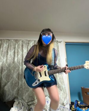Lovely Summer-chan Instagram - ギター買いました！青だーーーーいすき！！！！盛り上がってます！！！！！！！！💙