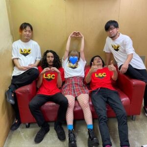 Lovely Summer-chan Instagram - 昨日は7年目のラブサマソニ、 #ラブサマソニ2022 でした！
十数回ワンマンやれば慣れて感動も薄れていくのかな〜とか思ってたけど毎回新鮮に感動して音楽最高お客さん最高って泣く
昨日はお客さんのボルテージが高すぎて、500人しか入ってないのに1500人くらいの圧があった。大盛り上がりで初めてハミンガロング(シンガロング的な)まで起こり、感極まった。。。ハミング大合唱の動画、一生の宝物になると思う！

昨日あの場にいた人全員ありがとうございました！大好きです！

🌟LSCライブチーム🌟
Gt. 奥村大(wash?)
Gt. 馬場庫太郎(NENGU)
Ba. 右田眞(nenem / ayutthaya)
Dr. 吉澤響(セカイイチ)

Hair Make：町田南・オタベチュウ(OMEKASHI)
Instrumental Technician：小山正泰(オープランニング)

Sound Engineer：本田健(DRAG FREE)
Monitor Sound Engineer：山本真純

Lighting Designer：穴水駿哉（huez)

Artist Manager:岩永拓郎(日本コロムビア)

Merchandise：今田里穂(日本コロムビア)
　　　　　　 吉貝花絵（SEVEN'S SOFTHOUSE）

Gig Operator：村上和佳咲（DISK GARAGE）
　　　　　　　小沼由紀子（SEVEN'S SOFTHOUSE）
  関口匠

Gig Manager ：羽端省吾（SEVEN'S SOFTHOUSE）