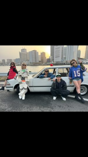 Lozareena Instagram - 「no plan」のMVに出演してくれたみなさま🥰

ロザリーナカメラマンのMVメイキングです。

ロザ妹にテロップタダ働きしてもらったら、プチ悪意あってウケた笑

おかげさまで楽しい撮影でした( ≖ᴗ≖​)♥ 

@bb_lion625
@soshi_net
@0_to.08 
@kisaki_920 

MVぜひ見てね😙✨️