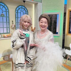 Lozareena Instagram - 昨日の「はやウタ」見てくれましたか🙈

 #由紀さおり さん
 #益岡徹 さん

写真撮ってもらっちゃいました✨️
ありがとうございました^^