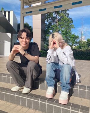 Lozareena Instagram - 昨日の思い出、リリイベの日

New albumの「sweet ring」手で作ってる🍩

 #リリイベ
 #newalbum 
 #sweetring
 #甘い輪っか