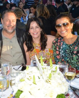 Lu Parker Instagram - Life is better when we give of ourselves to help others…💖

Thank you to everyone who showed up this past weekend to help raise money for @georgelopezfoundation 

Nearly 1 Million dollars was raised… A portion of that money will help to send kids to kidney camp where they can enjoy just being a child…

@georgelopez has really put his heart & soul into raising awareness about kidney disease & organ donation over the years after having his own transplant in 2005. 

He created a fun dinner, music & golfing event that brings together a fantastic group of people.  It’s a weekend always filled with lots of love & laughter. 😂

Jewelry by:
@bearfruitjewelry 
@twistedsilver 
@clubmonaco 

#kidneydiseaseawareness #georgelopez #baltaire #oakandfort #bearfruitjewelry #clubmonaco #twistedsilver #bekind #raisemoneyforcharity #garmanygolf #georgelopezfoundation #lakesidegolfclub #kindnessmatters #golf #golfforlife #dita #kidneytransplant #highheels #friends #laughter