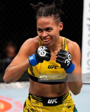 Luana Carolina Instagram - Já olhou pra alguém e pensou o que passa na cabeça dela? 
-
-
Essa é a hora que nos transformamos lá dentro.😬😁😂😇

#ufc #ufcbrasil #luta #fight #fighter #mma #wmma #dreadstyles #dreads #wakawaka