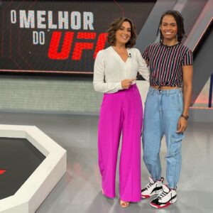 Luana Carolina Instagram - A braba da categoria peso mosca do UFC tem nome @luanadread foi a minha convidada de hoje no “O melhor do UFC” na Band ! 🔥🔥 
••
A Luana luta no dia 01 de julho e a Band transmite ao vivo nos canais digitais ! Vamooooo !! 🇧🇷
••
#Ufc #ufcbrasil #luta #fight #ufcnaband #lutador #fighter #mma #artesmarciais #mixartsmartial #octogono  #duelo #champion