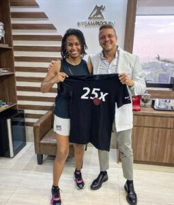 Luana Carolina Most Liked Photos and Posts