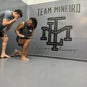 Luana Carolina Instagram - "Tenho um segredo para compartilhar com vocês" haha! 
Dia 01/07, estarei de volta ao octógono mais famoso do mundo, Vegas que nos aguarde. 🙅🏾‍♀️😁🚀🚀
.
.
#ufc #ufcbrasil #ludread #wmma #mma #fight #fighter #luta #jiujitsu #muaythai #wrestling #wakandaforever #dreadstyles