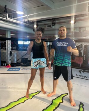 Luana Carolina Instagram - Primeiro treino do dia... agora falta pouco
Let's Bora 🙅🏾‍♀️ #teamludread 
.
.
#ufcvegas #ufc #ufcbrasil #wmma #muaythai #jiujitsu #dreads #wakanda
