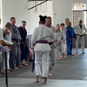 Luana Carolina Instagram - 🥋💜 Primeiramente quero agradecer o @marcelo_zotovici por me ensinar a gostar de jiujitsu  e ver o quanto essa modalidade seria importante para minha vida, não só como lutadora mas como pessoa também, não que tenha sido fácil. Rararar 
Mas hoje consigo ver a modalidade com outros olhos, e saber que posso evoluir um pouco mais a cada dia, ainda tenho muito para conquistar e fico feliz que posso contar com você e com o jiu também. Rararar 😂🫰🏾✌🏾
#jiujitsu #kimono #luta #graduation #bjj