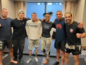 Luana Carolina Instagram - Let’s Bora, meu time é pesado.
🙅🏾‍♀️😁🚀
#ufc #ufclondon #ufcbrasil #teamludread #dreads #wakandaforever