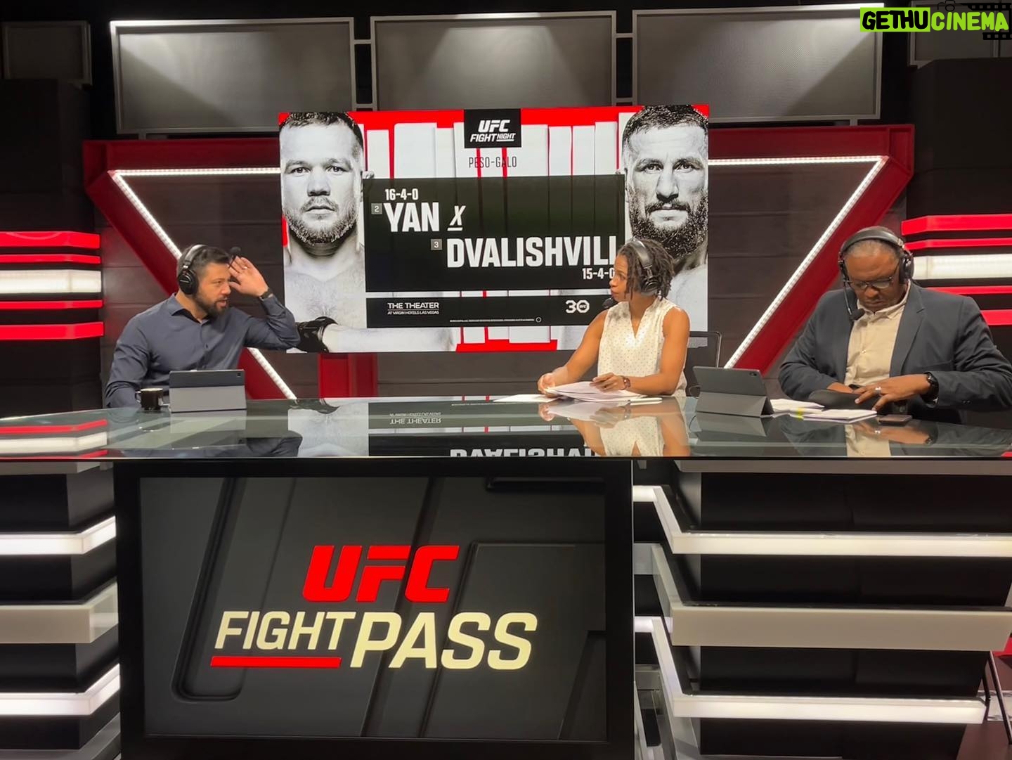 Luana Carolina - 493 Likes - Ontem tive o prazer de ser convidada para participar do time de comentaristas do @ufcfightpassbr
Uma experiência nova e desafiadora. Rarar Mas com a ajuda do @andreazevedo39 e o @carlaobarretooficial me senti a vontade, e pude falar um pouco sobre algo que eu amo, que é a luta, o MMA.
Muito obrigada a toda produção que faz parte desse time.🙏🏾🫶🏾👊🏾
.
#ufc #ufcfightpassbr #ufcbrasil #wmma #mma #comentarista #luta #fight #dreads