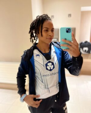 Luana Carolina Instagram - #smarf 💙 🦋
Quando você descobre sem querer que tem uma cor favorita. Raraar
.
.
#azul #blue #ufc #luta #fight #fighter #wakanda #dreadstyles #dreadslove #wmma #mma