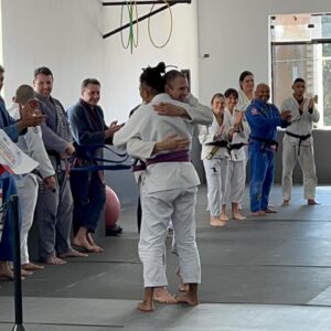 Luana Carolina Instagram - 🥋💜 Primeiramente quero agradecer o @marcelo_zotovici por me ensinar a gostar de jiujitsu  e ver o quanto essa modalidade seria importante para minha vida, não só como lutadora mas como pessoa também, não que tenha sido fácil. Rararar 
Mas hoje consigo ver a modalidade com outros olhos, e saber que posso evoluir um pouco mais a cada dia, ainda tenho muito para conquistar e fico feliz que posso contar com você e com o jiu também. Rararar 😂🫰🏾✌🏾
#jiujitsu #kimono #luta #graduation #bjj