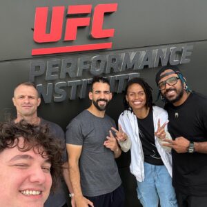 Luana Carolina Instagram - Começando o dia.😁✌🏾#sóbora 🚀
#ufc #ufcbrasilia #ufcvegas
