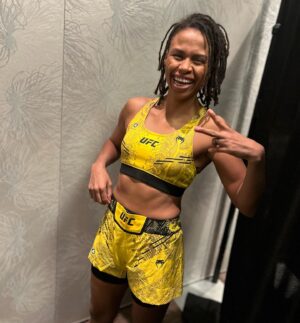 Luana Carolina Instagram - Amei o novo uniforme, e vocês? #brasil #teamludread 
#ufc #ufcbrasil