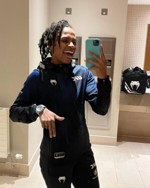 Luana Carolina Instagram - #smarf 💙 🦋
Quando você descobre sem querer que tem uma cor favorita. Raraar
.
.
#azul #blue #ufc #luta #fight #fighter #wakanda #dreadstyles #dreadslove #wmma #mma