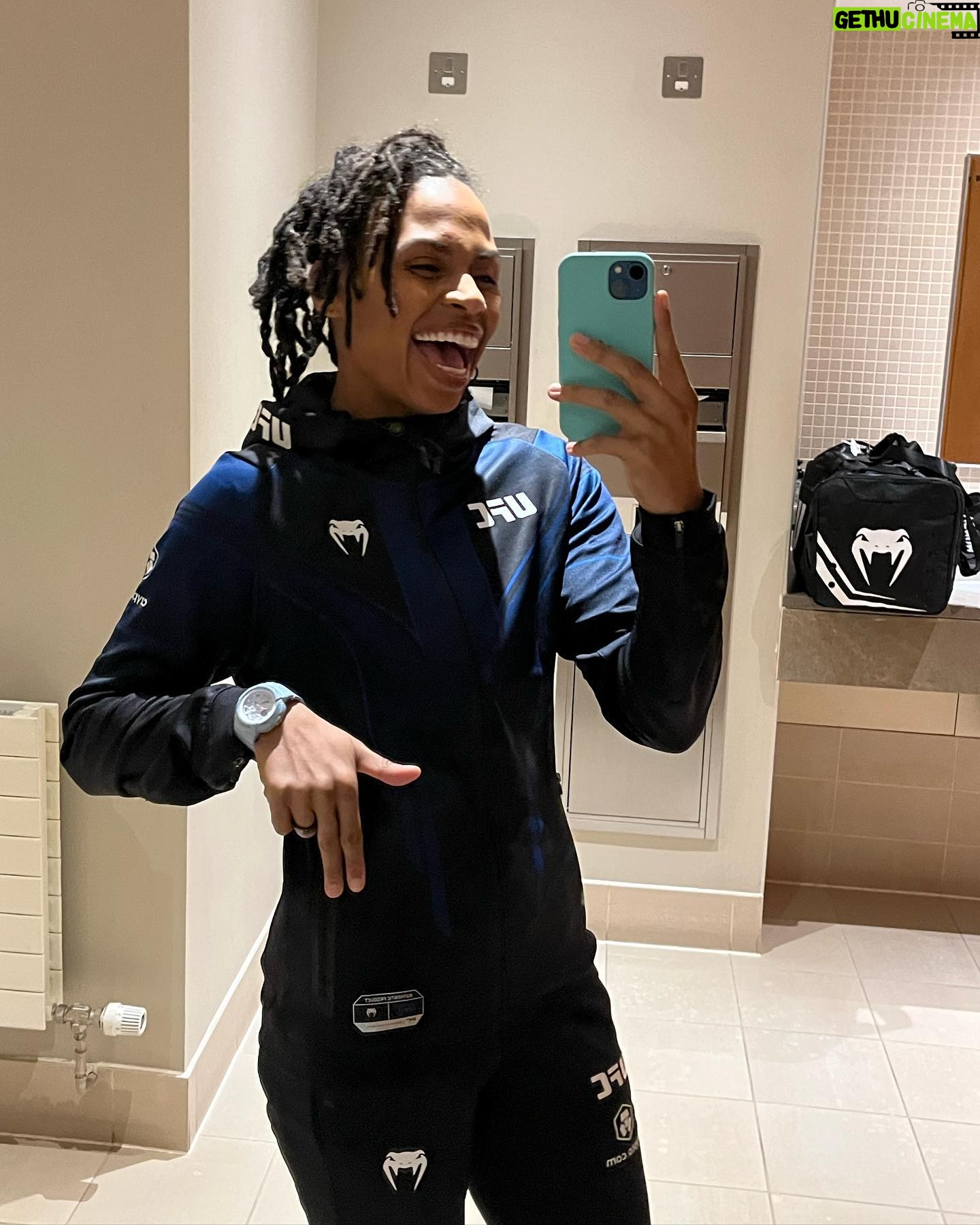 Luana Carolina - 584 Likes - #smarf 💙 🦋
Quando você descobre sem querer que tem uma cor favorita. Raraar
.
.
#azul #blue #ufc #luta #fight #fighter #wakanda #dreadstyles #dreadslove #wmma #mma