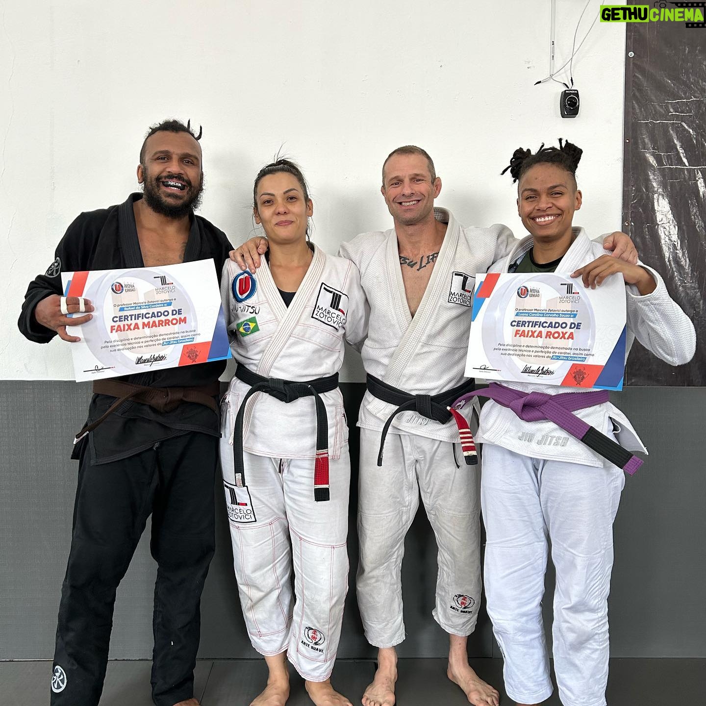 Luana Carolina - 481 Likes - 🥋💜 Primeiramente quero agradecer o @marcelo_zotovici por me ensinar a gostar de jiujitsu e ver o quanto essa modalidade seria importante para minha vida, não só como lutadora mas como pessoa também, não que tenha sido fácil. Rararar
Mas hoje consigo ver a modalidade com outros olhos, e saber que posso evoluir um pouco mais a cada dia, ainda tenho muito para conquistar e fico feliz que posso contar com você e com o jiu também. Rararar 😂🫰🏾✌🏾
#jiujitsu #kimono #luta #graduation #bjj