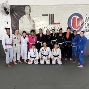 Luana Carolina Instagram - 🥋💜 Primeiramente quero agradecer o @marcelo_zotovici por me ensinar a gostar de jiujitsu  e ver o quanto essa modalidade seria importante para minha vida, não só como lutadora mas como pessoa também, não que tenha sido fácil. Rararar 
Mas hoje consigo ver a modalidade com outros olhos, e saber que posso evoluir um pouco mais a cada dia, ainda tenho muito para conquistar e fico feliz que posso contar com você e com o jiu também. Rararar 😂🫰🏾✌🏾
#jiujitsu #kimono #luta #graduation #bjj