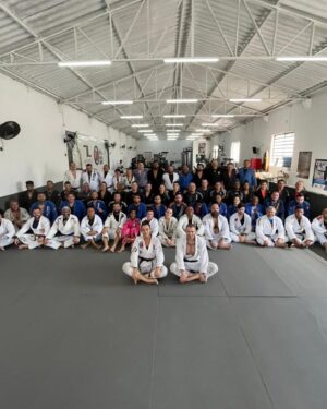 Luana Carolina Instagram - 🥋💜 Primeiramente quero agradecer o @marcelo_zotovici por me ensinar a gostar de jiujitsu  e ver o quanto essa modalidade seria importante para minha vida, não só como lutadora mas como pessoa também, não que tenha sido fácil. Rararar 
Mas hoje consigo ver a modalidade com outros olhos, e saber que posso evoluir um pouco mais a cada dia, ainda tenho muito para conquistar e fico feliz que posso contar com você e com o jiu também. Rararar 😂🫰🏾✌🏾
#jiujitsu #kimono #luta #graduation #bjj