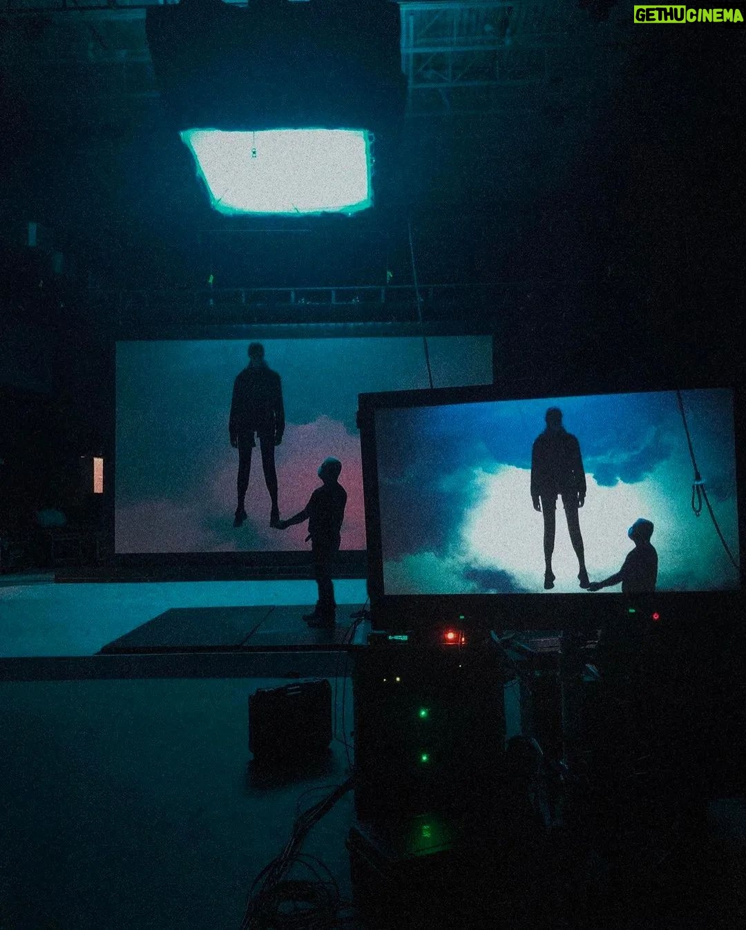 Lubalin - 6.6K Likes - whereislubalin.net
📷 @stanimj
🎬 Director — @jb_proulx
📼 Producer — @gabby_mamag / @wearecolossale
🎥 Cinematographer — @antoineryandp
✨ Lighting Designer – @congobluefather / @congoblue.co
✋ First AC — @atuwwwo
🗝 Key Grip — Philippe Saint-Laurent
🤜 Grip — @curtishalladay
🪂 Suspension Rigging — André Laperrière
👕 Costume Designer — @ray.anh.tuan
💄 Makeup Artist — @caroletheartist
💥 VFX — @laberge.paul
🎞 Editor — @jb_proulx & @antoineryandp
🎞 Assistant Editor — @thomas.bellefleur
🔵 Colourist — @simon_boisx