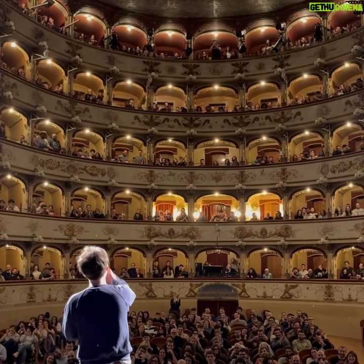 Luca Ravenna - 18.9K Likes - 6 repliche in 7 giorni, in 6 cittĆ .
Sanremo Mestre Udine Bolzano Schio Ferrara
1. Parco a Bolzano
2. ā @aristonsanremo
3. ā attivista che blocca lāautostrada
4. ā lāitinerario
5. ā @teatrocomunaleferrara pubblico stupendo
6. ā Ich habe so getan, als würde ich Deutsch sprechen, um für das Bozen-Date zu werben
7. ā spettacolare teatro di Udine
8. Siepe a forma di cappello degli alpini
9. ā divano appena comprato
10. ā di nuovo Ferrara che al momento ĆØ la mia cittĆ preferita
Grazie davvero a tutte le persone che sono venute a vedere RedSox. Grazie ai ragazzi e alle ragazze che hanno aperto.
Prossima tappa Torino @teatrocolosseo 2 x Sold Out
š¤ā¤ļøš