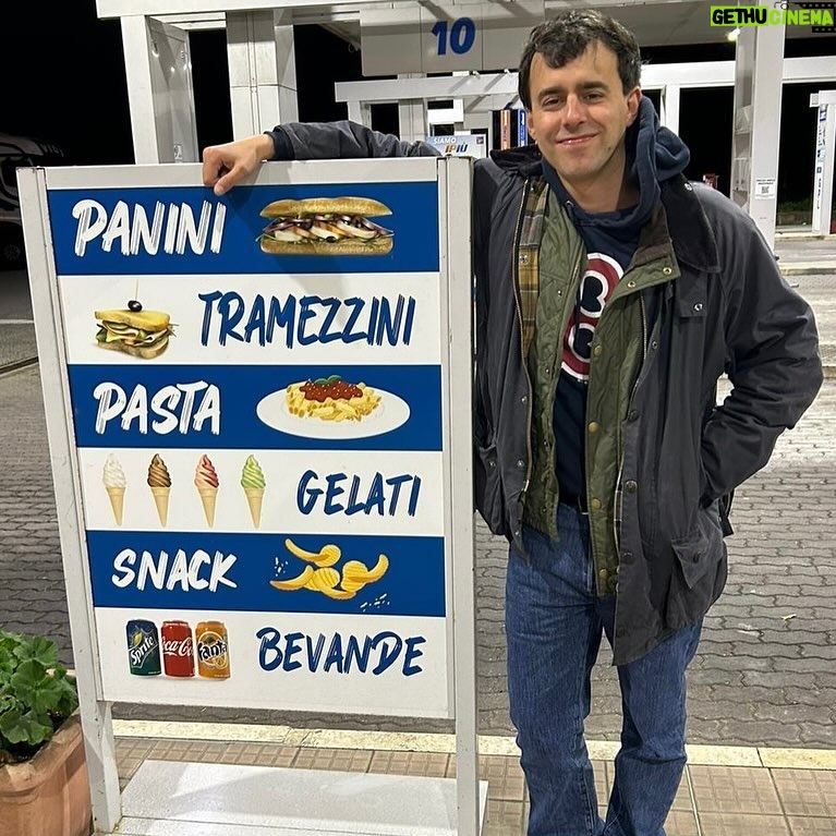 Luca Ravenna - 10.3K Likes - Due capitali, Torino e Firenze e una capitale della focaccia La Spezia🎤🔴🧦
Grazie a tutti, Red Sox ha scavallato le 50 repliche. Ora avanti con le prossime, trovate link in bio per i biglietti❤️🔜
@vecchioniofficial state of mind🎶
@tridentmusicofficial
@piper_lizia
@goigest
@wowmgmt
@thecomedyclub.it
📸 @gio_fuse