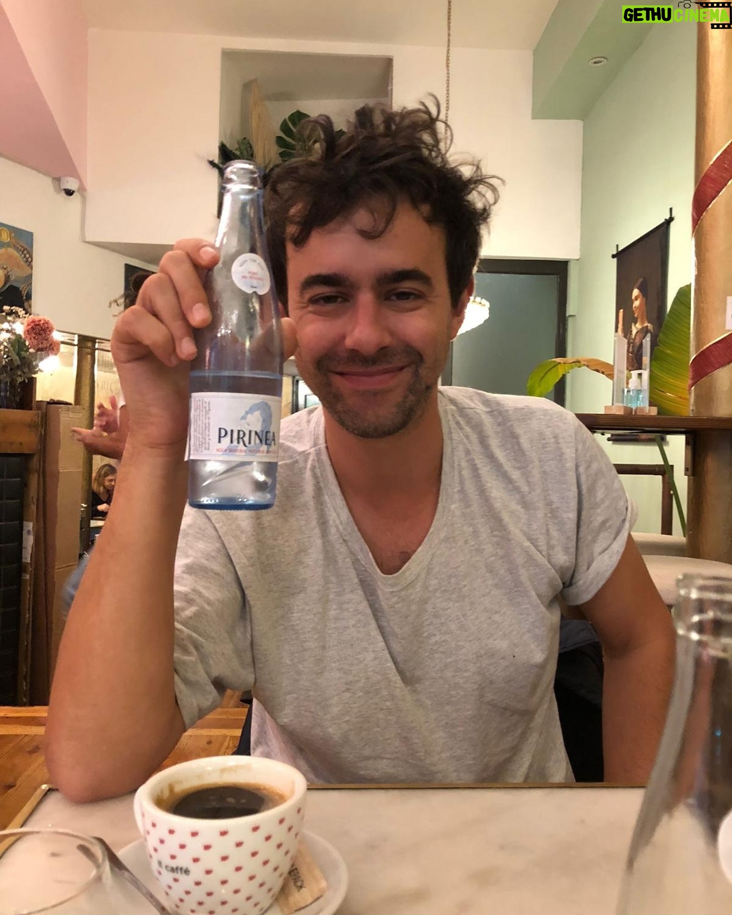 Luca Ravenna - 9.8K Likes - Biglietti fuori per Red Sox Europa, li trovate nelle storie ed in bio 🇪🇺🤍❤️💙
Ricomincia la ricerca dell’acqua frizzante migliore.
Quale batterà l’acqua portoghese?
L’ultima foto, non era acqua
🤍❤️💙 🧦
@piper_lizia
@tijevents
@goigest
@wowmgmt