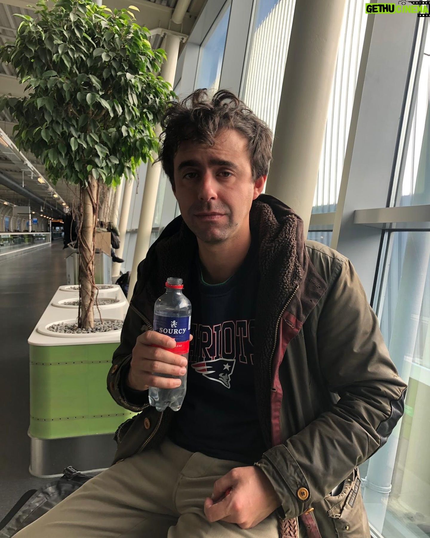Luca Ravenna - 9.8K Likes - Biglietti fuori per Red Sox Europa, li trovate nelle storie ed in bio 🇪🇺🤍❤️💙
Ricomincia la ricerca dell’acqua frizzante migliore.
Quale batterà l’acqua portoghese?
L’ultima foto, non era acqua
🤍❤️💙 🧦
@piper_lizia
@tijevents
@goigest
@wowmgmt