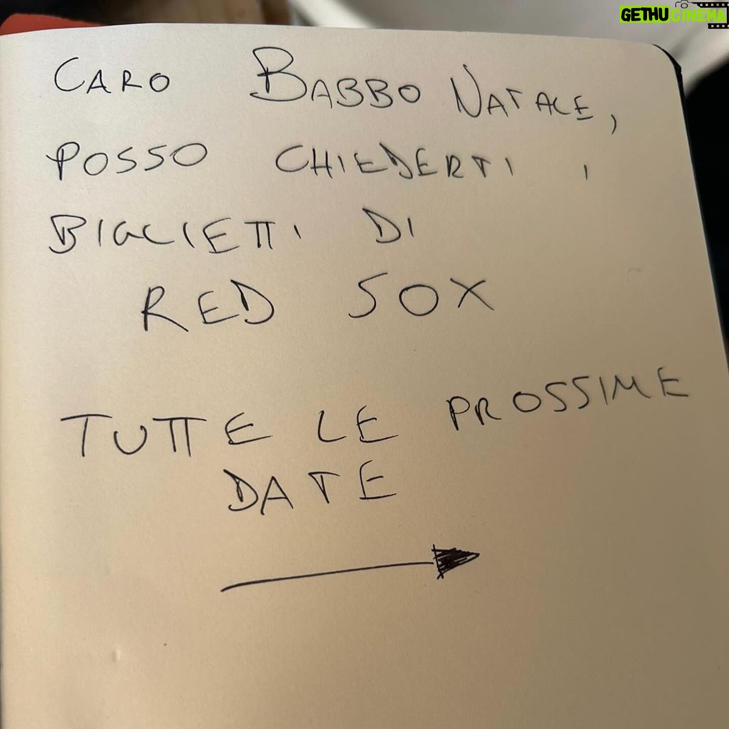 Luca Ravenna - 12.4K Likes - “Caro Babbo Natale vorrei andare a vedere una partita di baseball” 🎁⚾️
“TI GIUvO” che sono stato bravo anche se ad ogni data dello spettacolo scherzo su mio fratello”
🎅🎄🎤🇧🇷
Tutte le date al link in bio🎫
@tridentmusicofficial
@piper_lizia
@wowmgmt
@goigest
@thecomedyclub.it