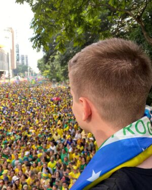 Lucas Pavanato Instagram - A manifestação foi gigante, estamos ao lado do Presidente Bolsonaro e a direita está mais unida do que nunca.

Isentões e esquerdistas podem chorar!