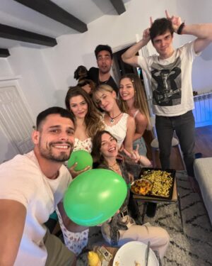 Lucas Velasco Instagram - Despido este 2023 con muchas ganas. Hubo momentos buenos y momentos muy duros pero todo es aprendizaje. Unas de las cosas que quiero proponerme para este nuevo año es vivir el momento, El aquí y ahora . Gracias a todos esas personas que estuvieron siempre. Chau 2023 ( no vuelvas más jajaja)