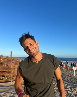 Lucas Velasco Instagram - Por qué esa postura de cabeza no ? 😝 ⚡️ ☀️