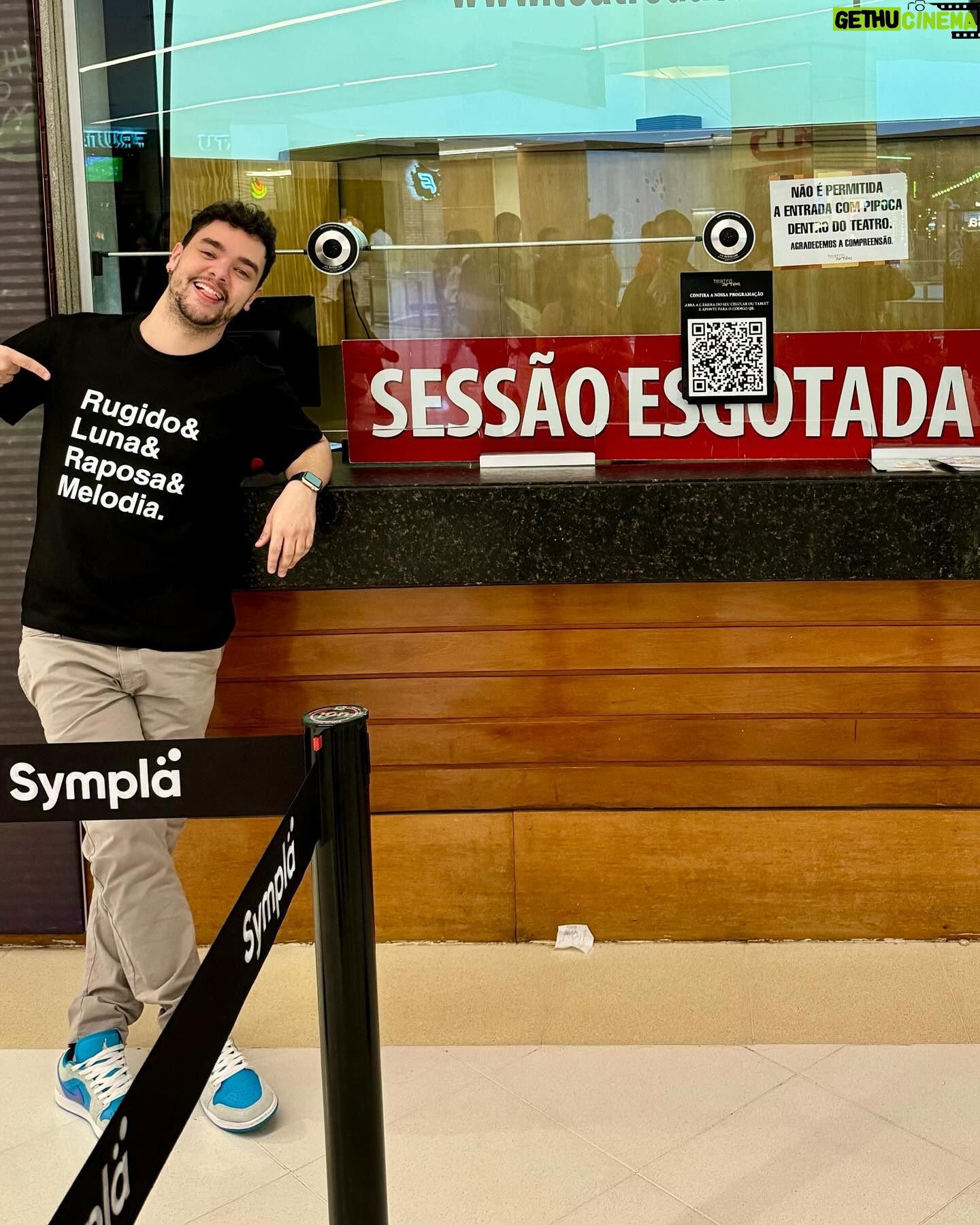 Luccas Papp - 3 Likes - 769. Repitam comigo: setecentos e sessenta e nove ingressos vendidos para um espetáculo sem patrocínio ou espaço em veículos de imprensa. @peterpan.crescer é um fenômeno e eu não poderia estar mais feliz. Trabalho e amor pela arte! Não existe outra fórmula ✨🍀 Deixando essa foto como o registro de um dos dias mais felizes da minha carreira.