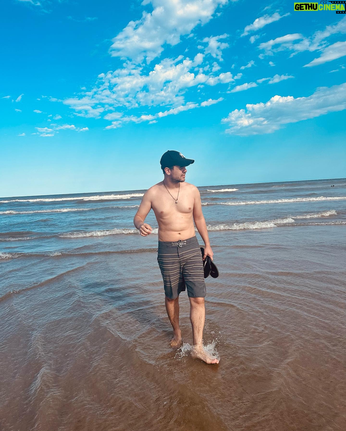 Luccas Papp - 3 Likes - A única foto de praia desse ciclo olímpico. Agora só daqui 4 anos hahaha ✨☀️
P.S.: prometo malhar mais até a próxima.