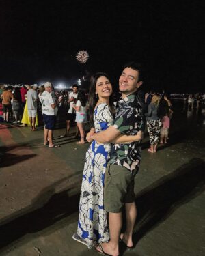 Luccas Papp Instagram - Um Feliz 2024 da nossa família para a sua! 
Que seja de saúde, paz, sucesso e muito amor.
Não faltará teatro e muitas histórias para contar! Um beijo do cara mais mais feliz do mundo 🤍✨🎭