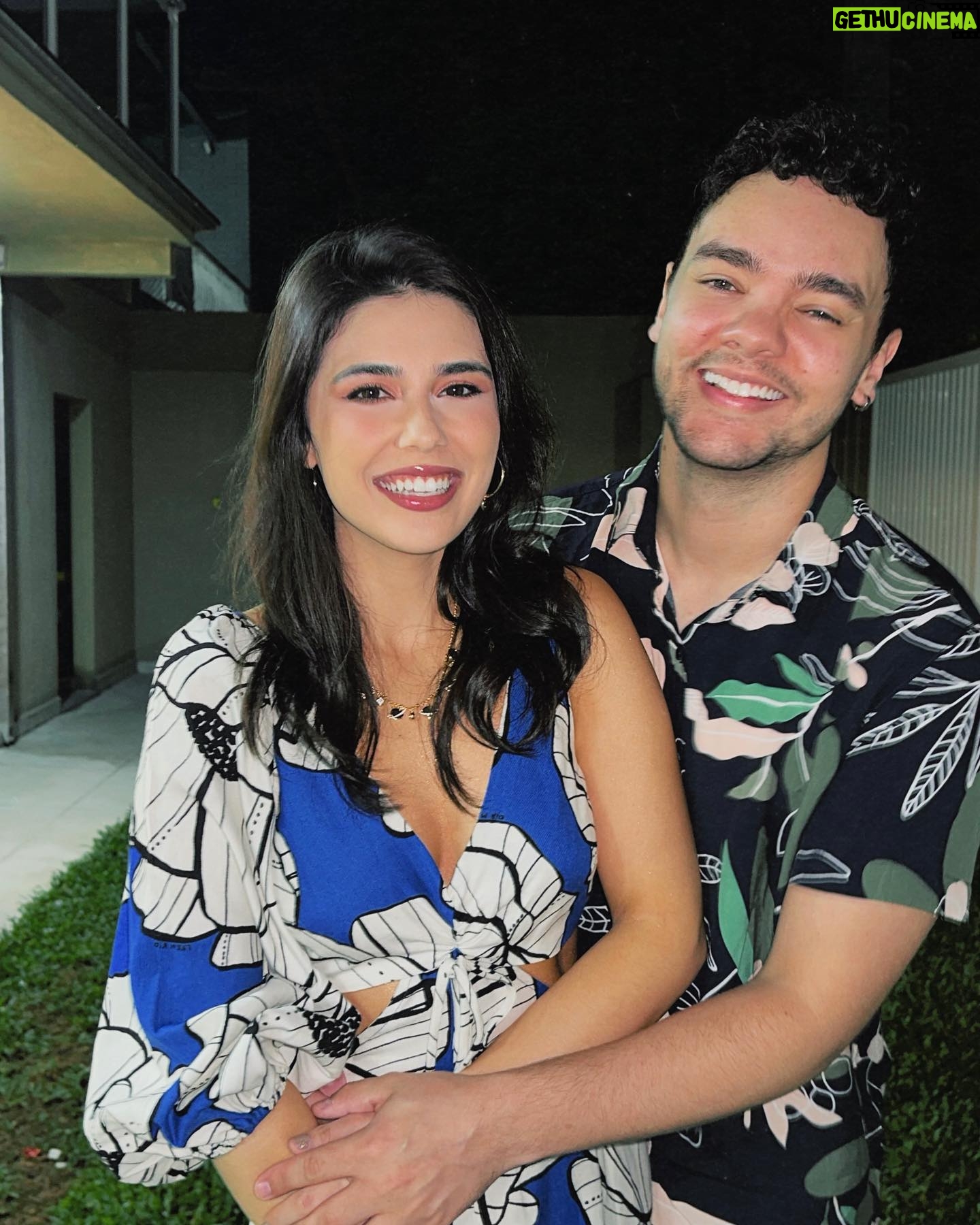 Luccas Papp - 3 Likes - Um Feliz 2024 da nossa família para a sua!
Que seja de saúde, paz, sucesso e muito amor.
Não faltará teatro e muitas histórias para contar! Um beijo do cara mais mais feliz do mundo 🤍✨🎭