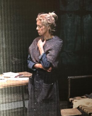 Luce Mouchel Instagram - Sur scène à partir de ce jeudi au théâtre de l’Épée de Bois pour rêver la révolution 🎭