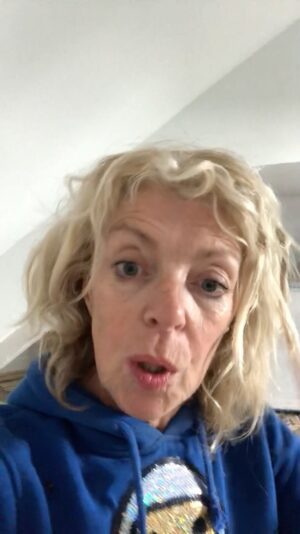 Luce Mouchel Instagram - Aujourd’hui Lulu vous parle de ce qu’il y a sous votre lit...