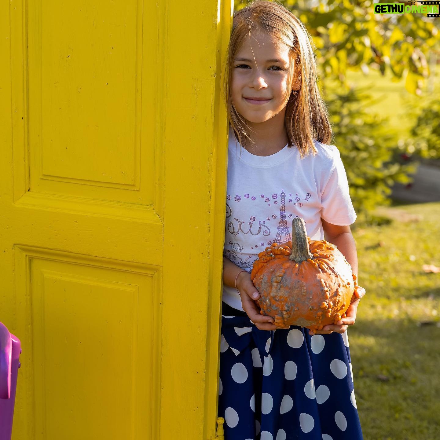 Lucia Krajčovič - 579 Likes - Naše dve tekvice 🩵🎃🩷
📸 @lydia_bilikova_fotografka
#teamcepokrajcovic #surodenci #surodeneckalaska #mojezivoty #izzy #dejan