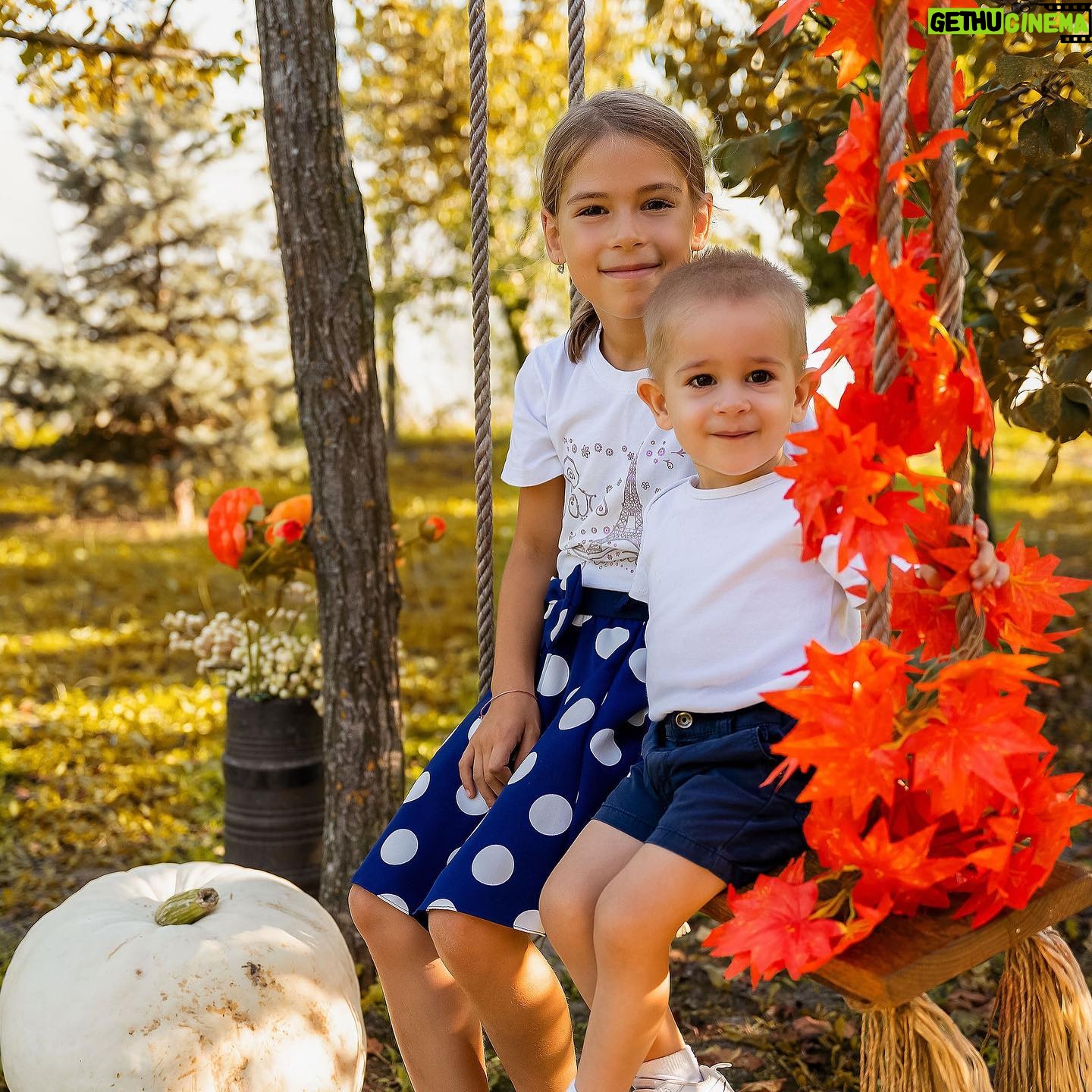 Lucia Krajčovič - 579 Likes - Naše dve tekvice 🩵🎃🩷
📸 @lydia_bilikova_fotografka
#teamcepokrajcovic #surodenci #surodeneckalaska #mojezivoty #izzy #dejan