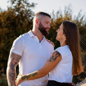 Lucia Krajčovič Instagram - Možno sa na mňa nepozerá tak, ako sa vie pozerať na NUTELLU 😃, ale viem, že ho inšpirujem a motivujem, pretože aj on mňa. Posledné týždne som rozmýšľala čo si navzájom dávame, ukazujeme, učíme sa a je toho veľmi veľmi veľa. Za tie 4 roky sme sa zmenili ako ľudia, ako športovci, ako bytosti, ako rodičia, ako partneri. Pre mňa najdôležitejšie je, že sa posúvame ďalej, no nie každý sám, ale spolu. Sme si sudcami aj motivátormi, sme si oporou aj kritikmi. Snažíme sa byť lepší ľudia zo dňa na deň, no stále robíme OBIDVAJA chyby. ALE tie chyby robíme SPOLU. Čiže na opravenie jednej chyby máme dvojnásobné množstvo energie, ktorá ju vyrieši 💙🍀❤️. Pokým to takto zostane , tak budem jeho NUTELLA 🤩♻️. 

Fotky od @lydia_bilikova_fotografka 

#teamcepokrajcovic #serbianlove