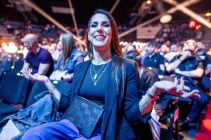 Lucia Krajčovič Instagram - Je zvláštne užívať si turnaje v publiku a nie v šatni. Ešte stále som si na to nezvykla…a možno si ani nikdy nezvyknem 🤷🏼‍♀️😊.

#fightnightchallenge #teamcepo #box #fighters