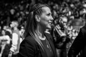 Lucia Krajčovič Instagram - Je zvláštne užívať si turnaje v publiku a nie v šatni. Ešte stále som si na to nezvykla…a možno si ani nikdy nezvyknem 🤷🏼‍♀️😊.

#fightnightchallenge #teamcepo #box #fighters