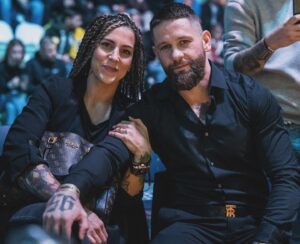Lucia Krajčovič Instagram - BLACK SHE WOLF 🐺 AND MY BLACK PANTHER 🖤

#teamcepokrajcovic #fighterslife #fabriqmma