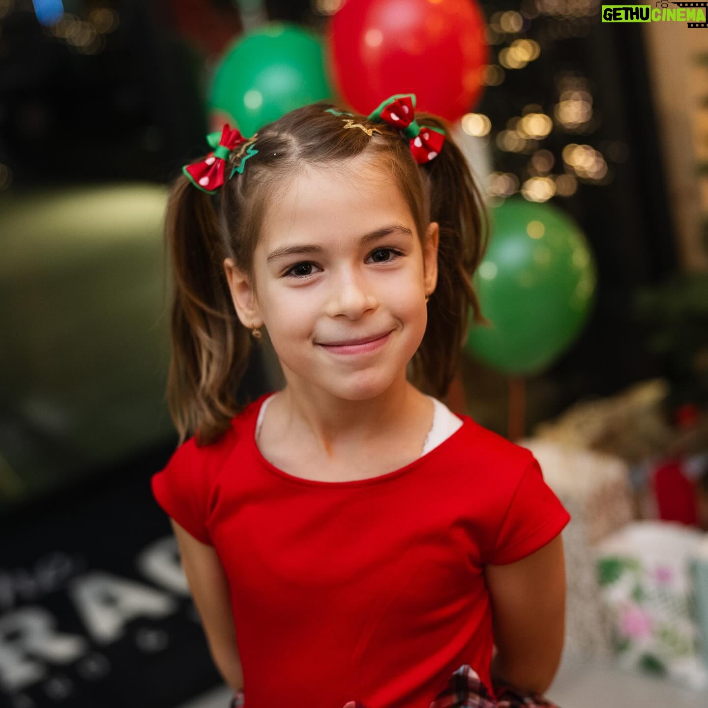 Lucia Krajčovič - 1K Likes - Čím ďalej tým viac sa na mňa podobáš, či už výzorom, alebo povahou. Len teraz neviem, či je to dobré, alebo nie 😂. Si pomaly super parťáčka, výborná pomocníčka a v siedmych rokoch chcieť menežovať ľudí môže byť fajn skúsenosť do života 😃.
#isabella #menezeris #vianocnyvecierok #ladiesthaibox