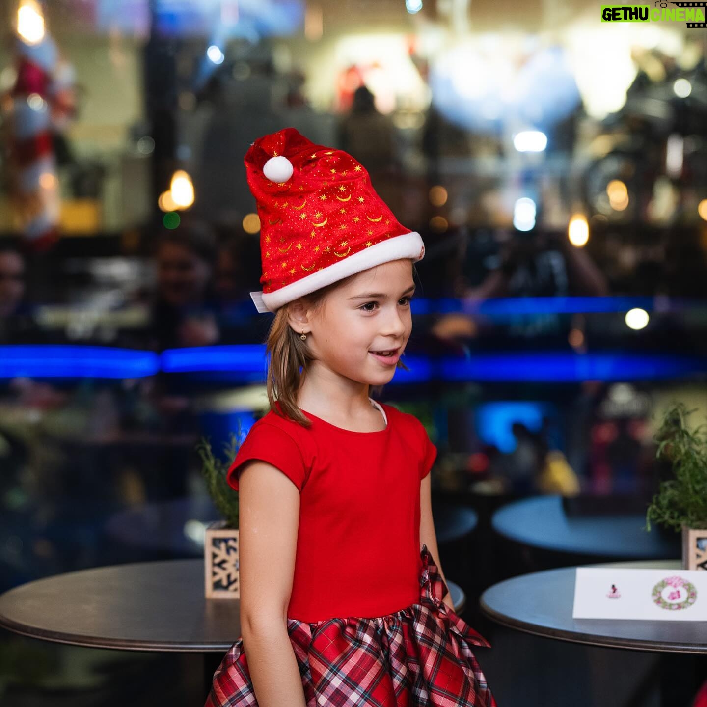 Lucia Krajčovič - 1K Likes - Čím ďalej tým viac sa na mňa podobáš, či už výzorom, alebo povahou. Len teraz neviem, či je to dobré, alebo nie 😂. Si pomaly super parťáčka, výborná pomocníčka a v siedmych rokoch chcieť menežovať ľudí môže byť fajn skúsenosť do života 😃.
#isabella #menezeris #vianocnyvecierok #ladiesthaibox
